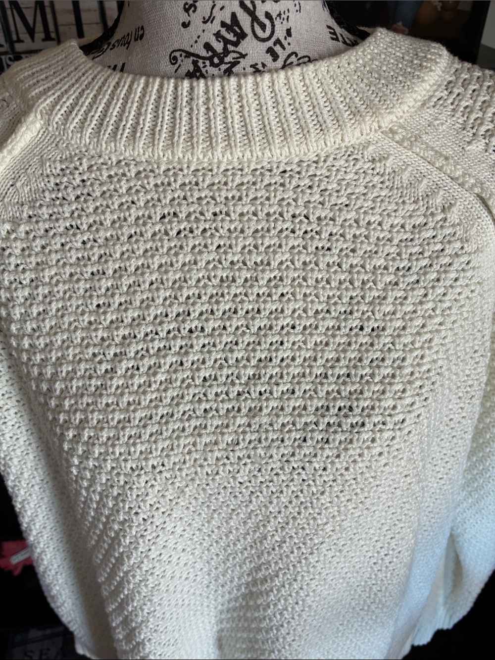 Gap Women’s Cream Knit Crewneck Sweater - Classic Everyday Pullover M - Picture 5 of 10